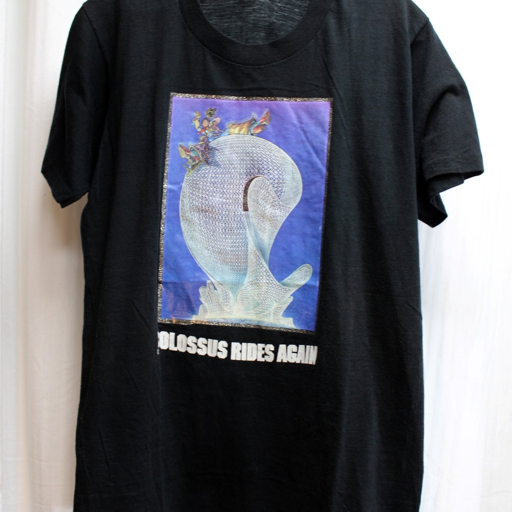 Vintage Magic Mountain Black Graphic T-Shirt with Colossus Design 1979